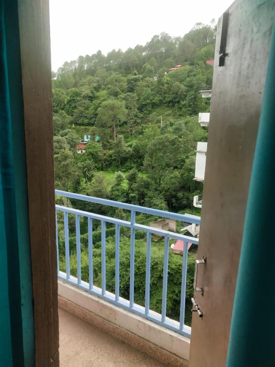 Abuzz Oxfordcaps Chanakya Hostel Solan Exterior photo
